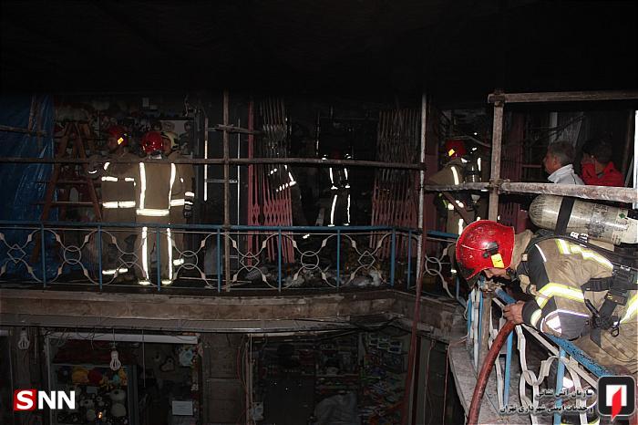 آتش‌سوزی دو مغازه عروسک فروشی در بازار تهران +عکس