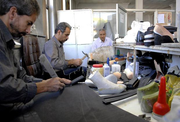 حکمرانی رکود بر بازار کفش ایرانی / تولید ملی در کما