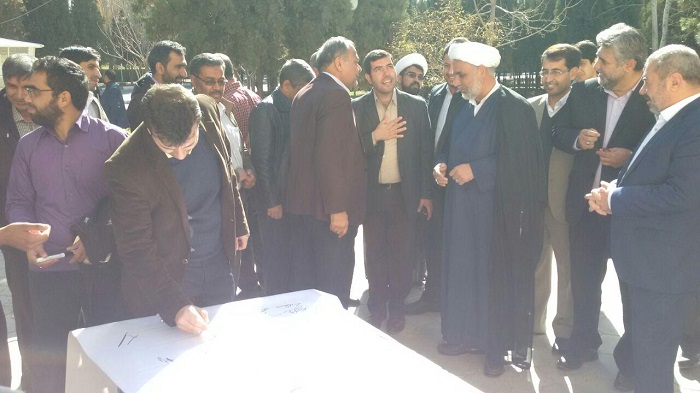 فعالان دانشجویی دانشگاه آزاد کرمان در حمایت از مردم مظلوم قدس تجمع کردند