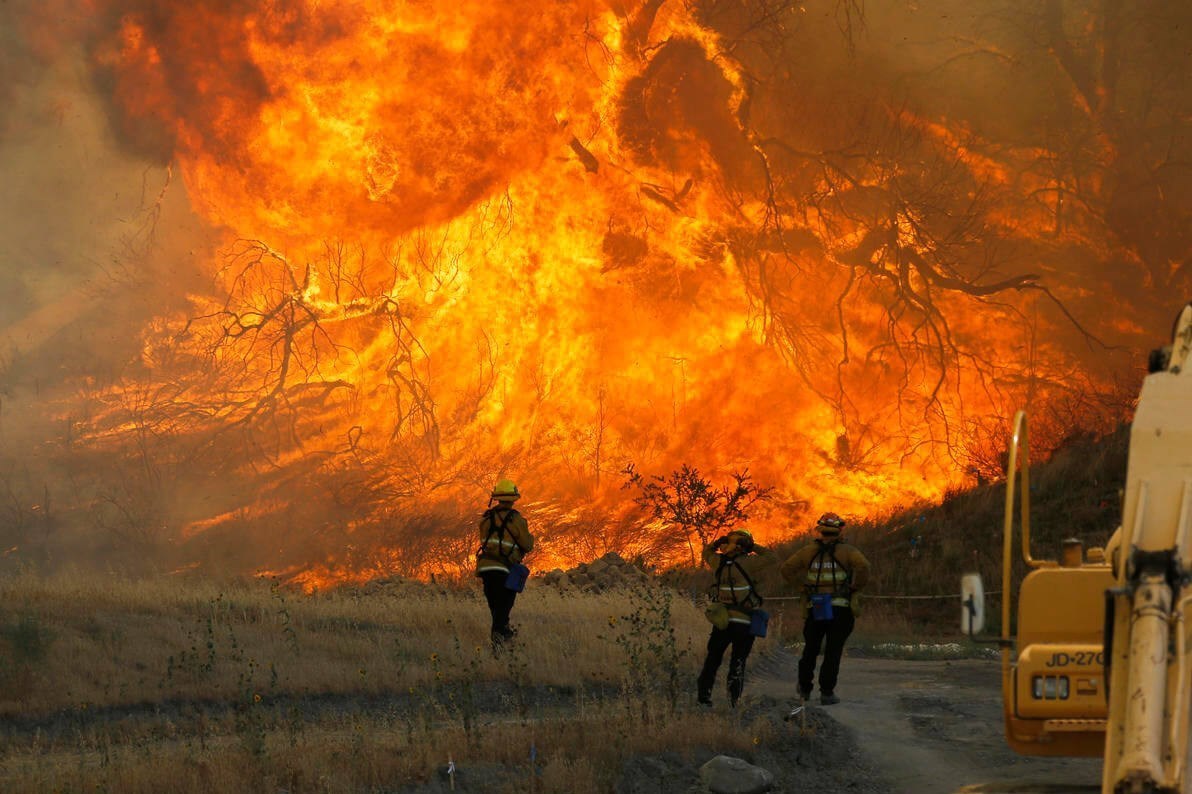 آتش‌سوزی کالیفرنیا همچنان در حال گسترش است/ تلاش ۶ هزار آتش‌نشان برای اطفای حریق