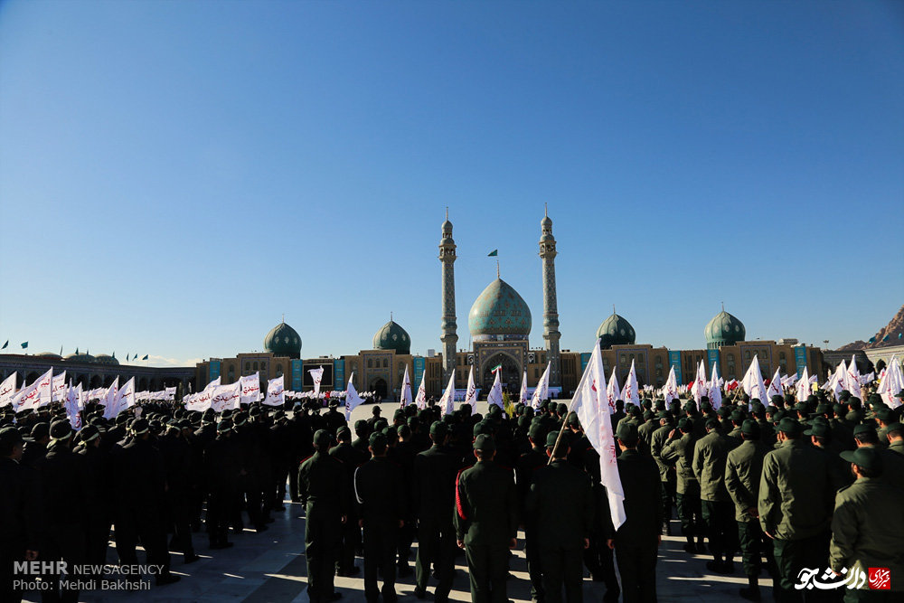 مراسم صبحگاه عهد سربازی نیروهای نظامی و انتظامی در مسجد جمکران +عکس