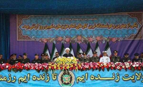 لحظه به لحظه با مراسم روز ارتش/ رژه روز ارتش در جوار حرم امام خمینی(ره) آغاز شد