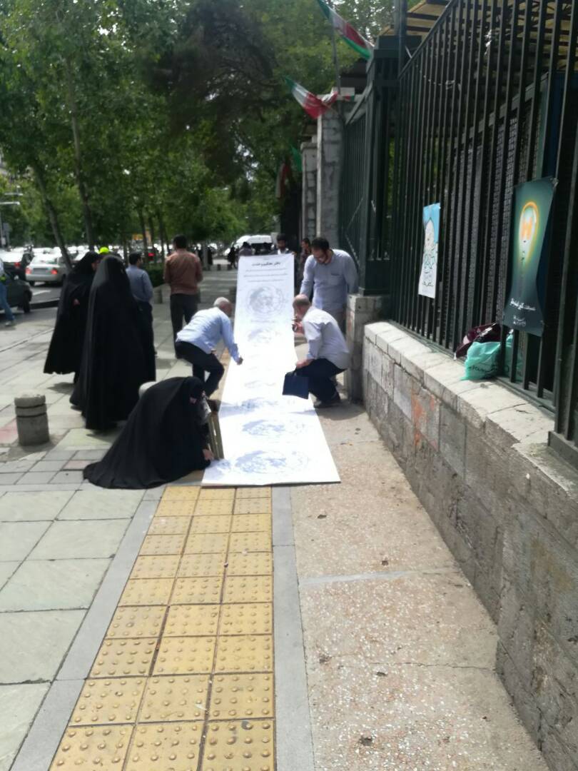 طومار اعتراضی دفتر تحکیم وحدت در مصلای تهران امضاء شد