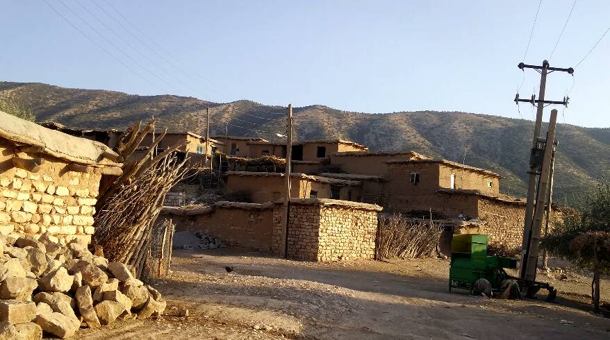 دانشجویان کرمانشاهی برای روستاییانی که جز برق امکاناتی ندارند کارآفرینی می‌کنند