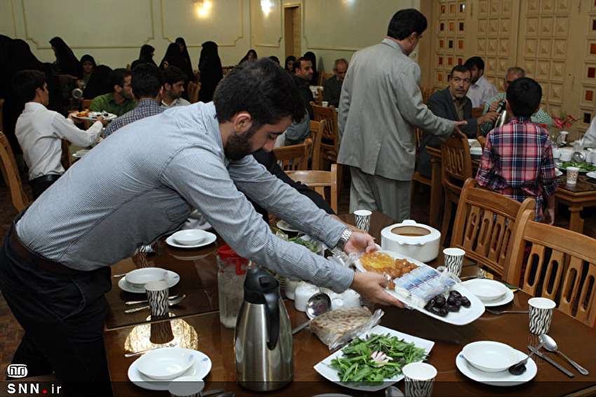 دانشجویان با تخفیف ۸۰ درصدی می‌توانند از ۱۲ غذای گرم منو استفاده کنند/ اجرای چند طرح در ماه رمضان