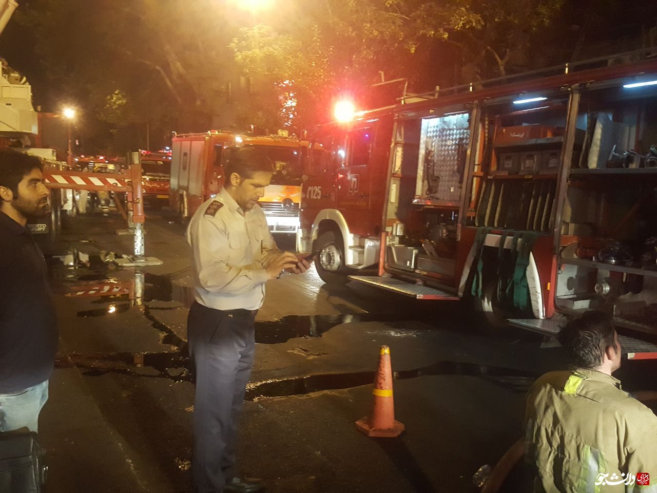 آتش سوزی وسیع انبار‌ ابزار آلات و روغن و فیلتر در خیابان امیر کبیر تهران+عکس و فیلم