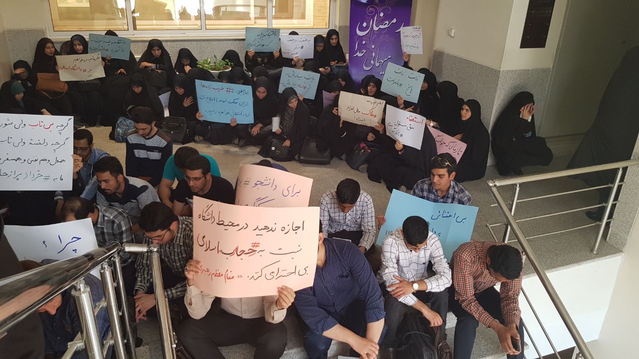دانشجویان انقلابی دانشگاه کاشان در اعتراض به شرایط نامناسب فرهنگی تجمع کردند