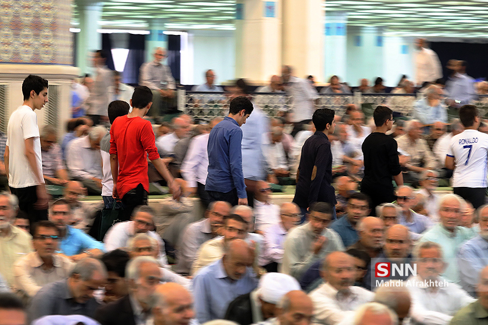 تصویری زیبا از حضور نوجوانان تهرانی در نمازجمعه دیروز