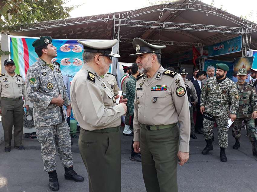 بازدید جانشین فرمانده کل ارتش از نمایشگاه ایده پردازی شهید نامجو