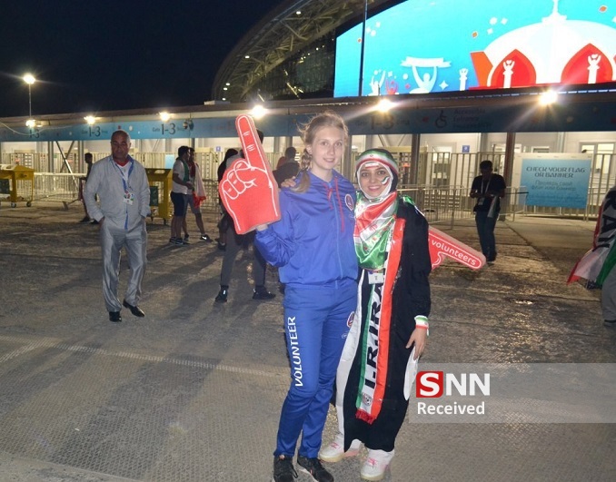 واکنش تماشاچیان جام جهانی با دیدن یک هنرمند چادری! + عکس
