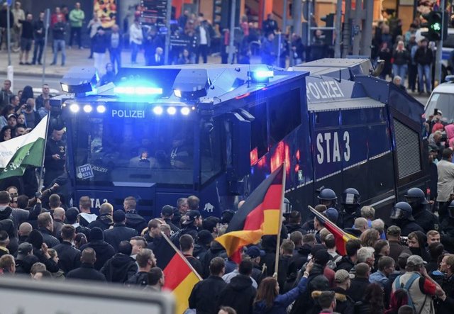 حامیان و مخالفان مهاجران در آلمان به خیابان ریختند