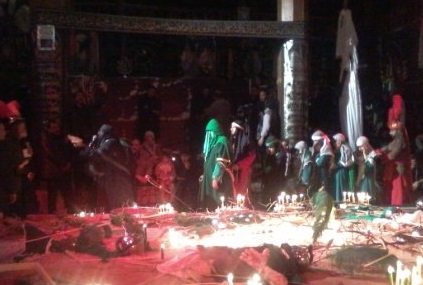 «علم‌بران»؛ یکی از اصلی‌ترین مراسمات محرم در تفرش/ هیئت دانشجویی دانشگاه تفرش دهه دوم محرم به عزاداری می‌پردازد