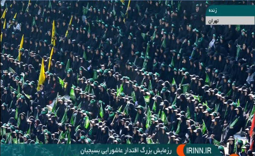 پوشش لحظه به لحظه اجتماع ۱۰۰ هزار نفری بسیجیان تهران در ورزشگاه آزادی+فیلم و عکس