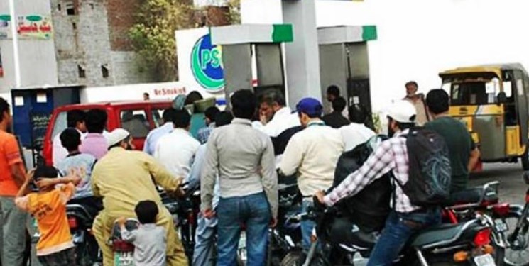 ممنوعیت فروش بنزین به موتورسواران فاقد کلاه ایمنی در پاکستان