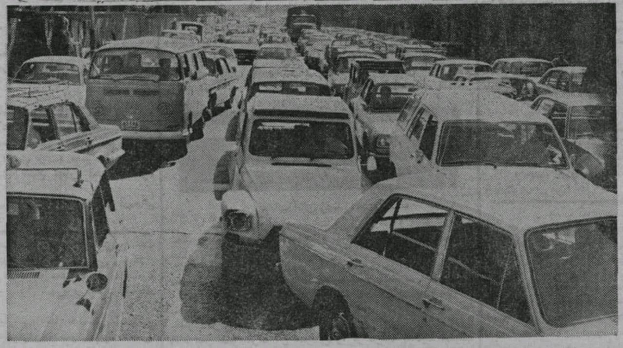 تصویر ترافیک تهران در روزنامه اول شهریور ۱۳۵۶