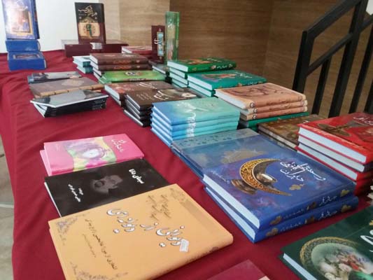  نمایشگاه کتاب در پردیس مهریز دانشگاه یزد در حال برگزاری است+ تصاویر