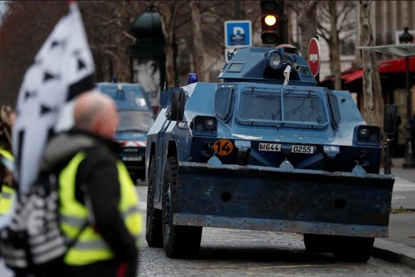 پلیس فرانسه در دم ۲۷۸ نفر را دستگیر کرد/ اعزام خودروهای زرهی به پاریس