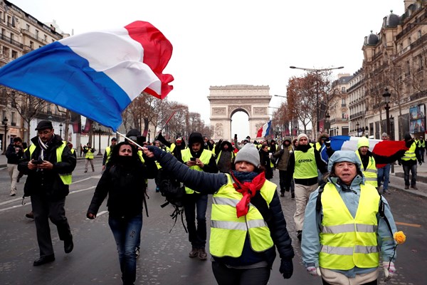 تظاهرات معترضان فرانسوی در خیابان‌های پاریس برای پنجمین هفته متوالی +عکس و فیلم