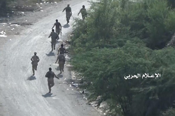 فرار مفتضحانه نظامیان سعودی در جنوب غرب عربستان + عکس و فیلم