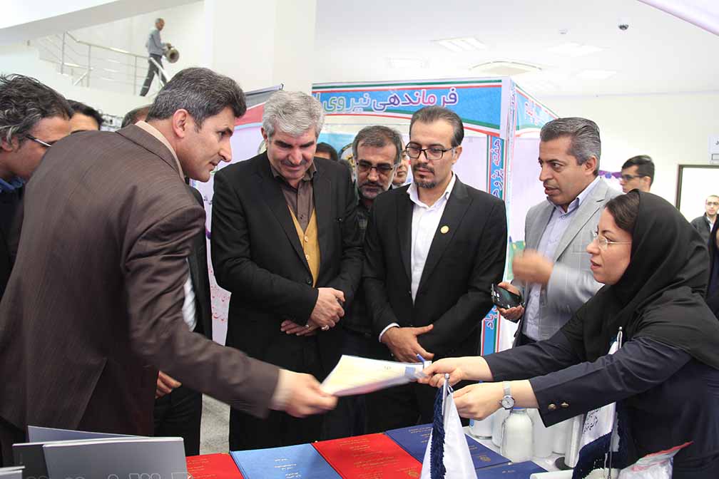 نمایشگاه دستاورد‌های پژوهشی، فناوری و فن بازار استان ایلام در دانشگاه افتتاح شد