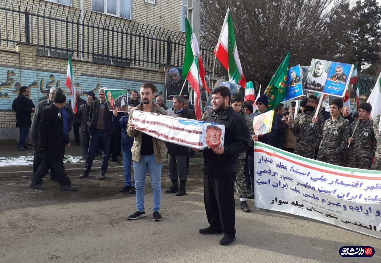 دانشجویان اردبیلی در کنار مردم این استان در راهپیمایی ۲۲ بهمن شرکت کردند
