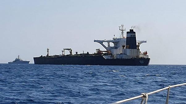 توقیف کشتی حامل نفت ایران با دستور و برنامه ریزی آمریکا انجام شد/  انگلیس تحت سلطه و آلت دست آمریکای جنایتکار