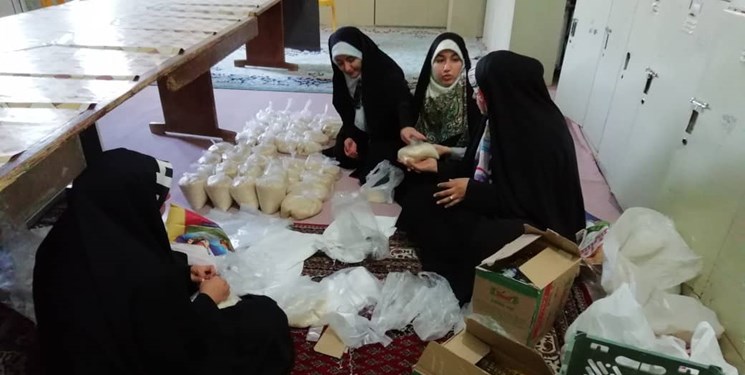 گروه جهادی دانشگاه پیام نور گچساران ۴۰ بسته غذایی در پنج روستا توزیع کردند