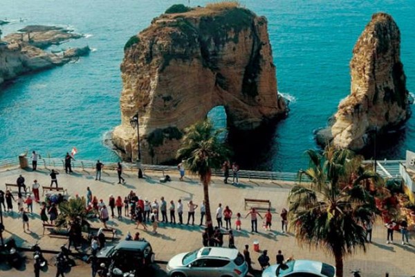 تشکیل زنجیره انسانی 170 کیلومتری معترضان در لبنان +عکس
