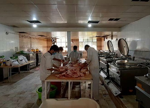 //جهادگران دانشگاه فرهنگیان کرمانشاه بسته‌های غذای گرم بین محرومان توزیع کردند