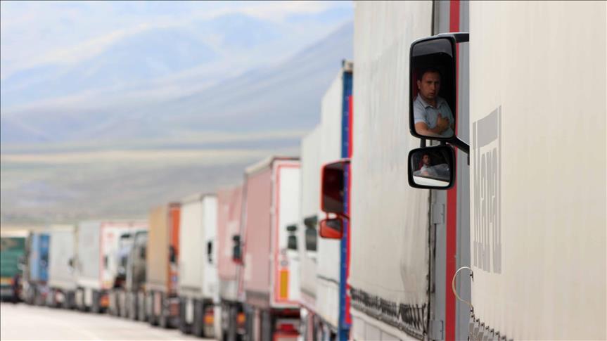 ابراهیمی: کامیون‌های ایرانی یک هفته در مرز بازرگان معطل مانده‌اند/ گمرک پاسخگوی خسارت صادرکنندگان و کشاورزان خواهد بود؟!