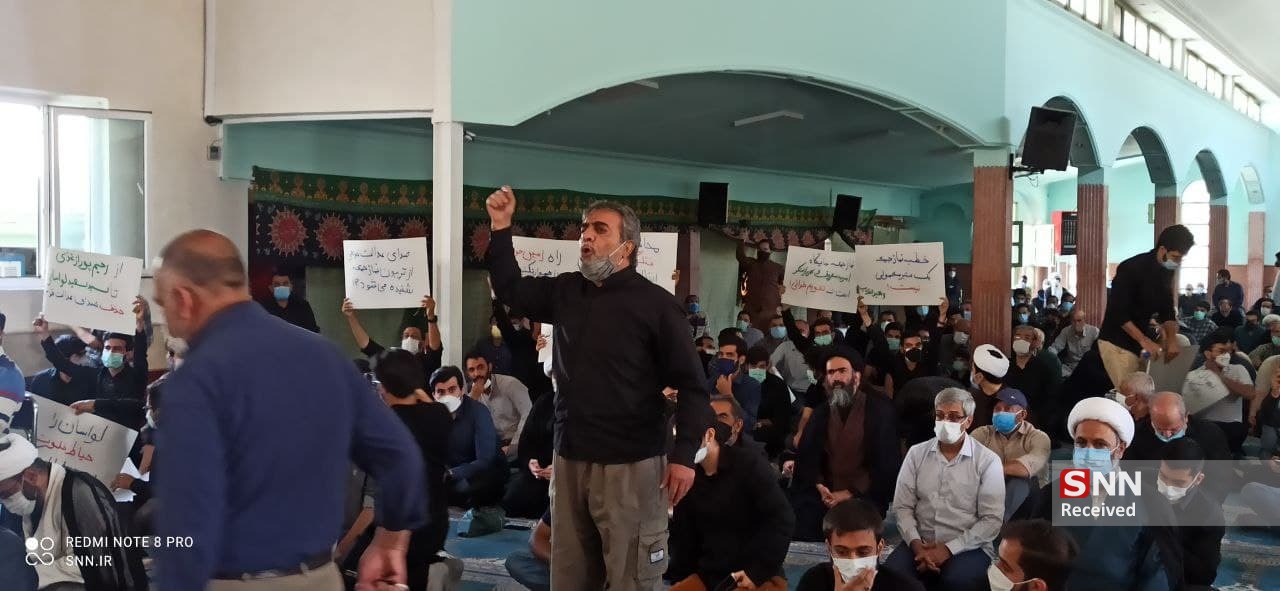 اعتراض جمعی از دانشجویان دانشگاه‌های تهران به برکناری امام جمعه لواسان + عکس و فیلم