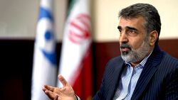 بهروز کمالوندی، سخنگوی سازمان انرژی اتمی ایران با ادعای توانايی ساخت سلاح هسته‌ای توسط ایران، موارد ذکرشده در گزارش اخیر شورای حکام آژانس را تکراری خواند