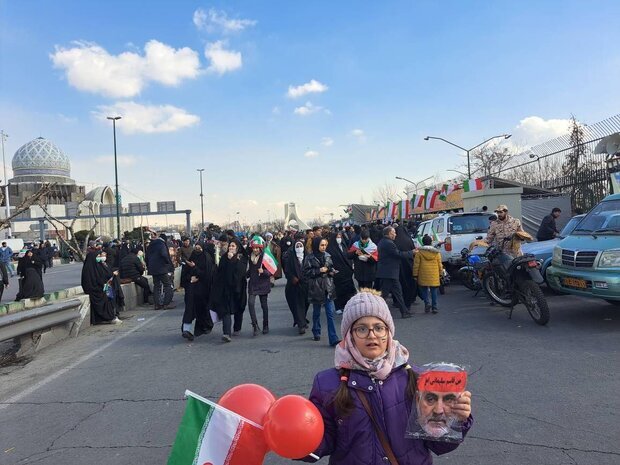 حضور دهه هشتادی‌ها و نودی‌ها در راهپیمایی ۲۲ بهمن+ عکس