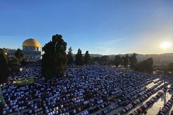 حضور ده‌ها هزار فلسطینی در نماز عید قربان در مسجدالاقصی+عکس