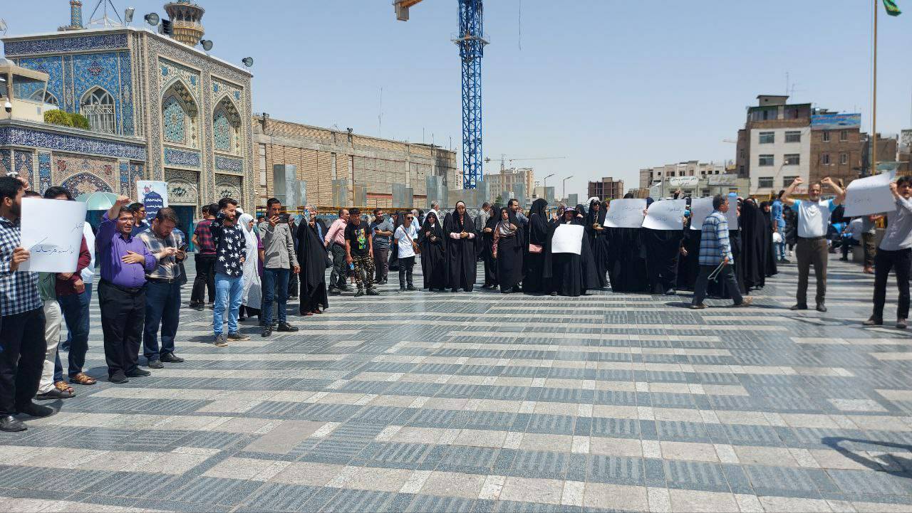 تجمع دانشجویان مشهدی در اعتراض به هتک حرمت قرآن کریم