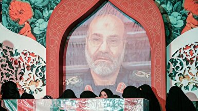 پیکر سرلشکر شهید زاهدی با حضور پرشور مردم انقلابی اصفهان تشییع شد