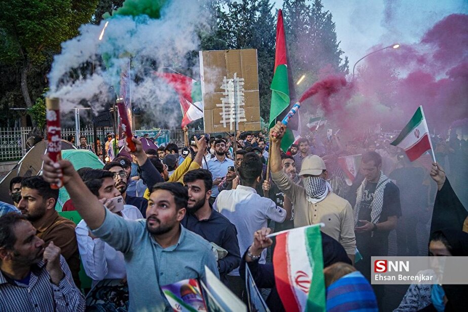 تجمع دانشجویان شیرازی در حمایت از خیزش دانشگاه‌های غربی
