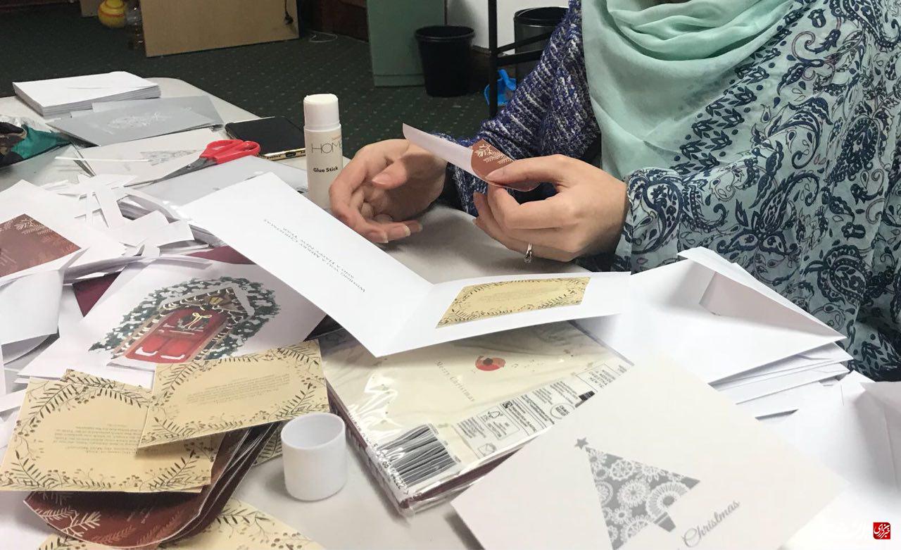 دانشجویان ایرانی به همسایگان مرکز توحید لندن کارت تبریک دادند