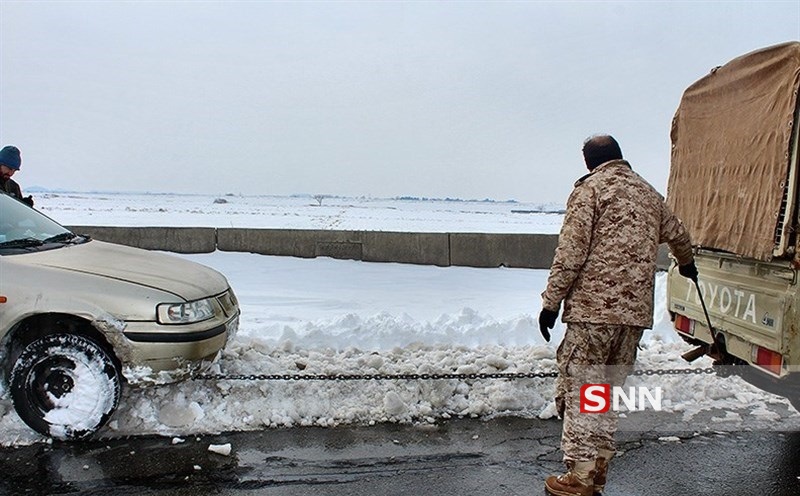 تصاویر  امدادرسانی سپاه به مردم گرفتارشده در برف