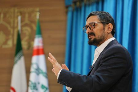 حوزویان و دانشگاهیان در مقابل عوام فریبیها و چپاولها سکوت نکنند