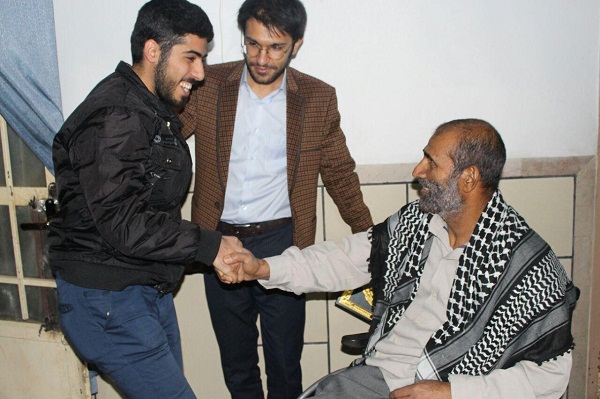 دانشجویان دانشگاه فرهنگیان کرمان باجانباز  حاج اسدالله رییسی دیدار کردند