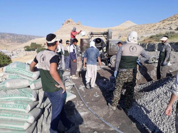 مراحل پایانی ساخت استخر 300 هزار لیتری روستای قلعه جوق توسط دانشجویان جهادی