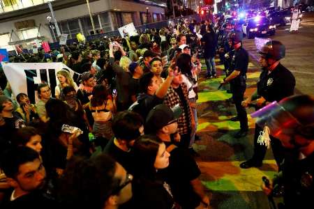 مخالفان ترامپ در لس آنجلس و آتلانتا به خیابان‌ها ریختند