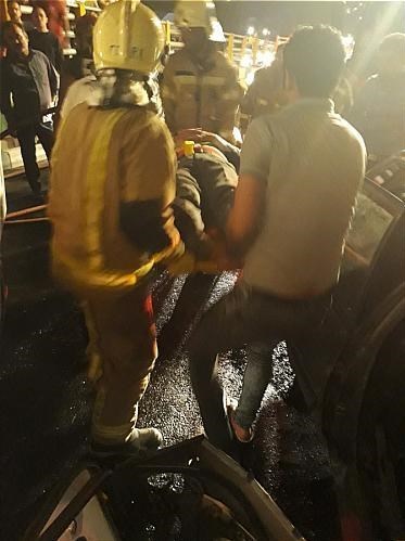 حبسشدن سه نفر در پراید له شده در تصادف +تصاویر حبسشدن سه نفر در پراید له شده در تصادف +تصاویر