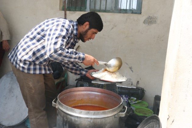 خدمت رسانی جهادگران دانشگاه شهید باهنر شیراز به مردم روستای میناب به روایت تصاویر