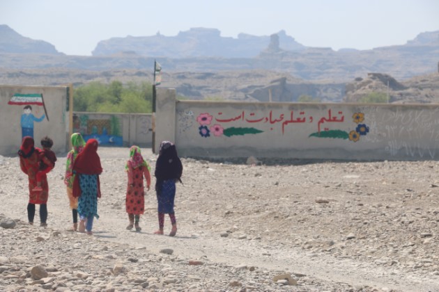 خدمت رسانی جهادگران دانشگاه شهید باهنر شیراز به مردم روستای میناب به روایت تصاویر