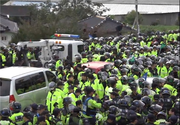 ادامه تظاهرات مخالفان استقرار «تاد» در کره جنوبی/ مسیر عبور نظامیان آمریکایی مسدود شد +تصاویر