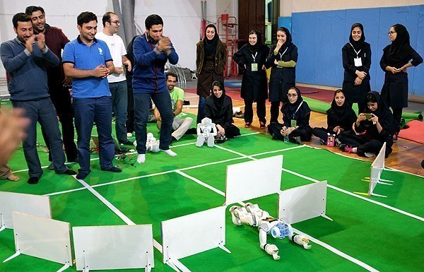 تیم رباتیک استان کردستان برای بار دوم بر سکوی اول مسابقات کشوری رباتیک ایستاد