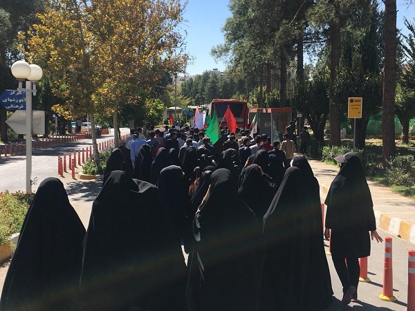 تجمع بزرگ دانشگاهیان دانشگاه شیراز در اعتراض به یاوه‌گویی رئیس جمهور آمریکا