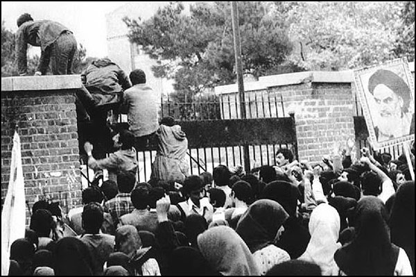 ۱۳ آبان به همه آموخت که میتوانند چپاولگران را به زبالهدان تاریخ بسپارند